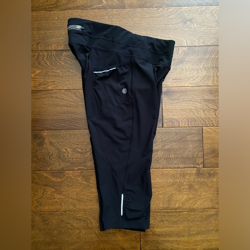 Athleta Be Free Dobby Knicker Capri Leggings Women's Small Black Activewear Crop - Picture 12 of 12